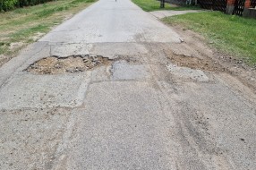 Velike rupe na putu u Vrnjačkoj ulici