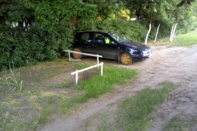 Problem sa bahatim parkiranjem na ulazu u park u Ljutovu