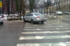 Nepropisno parkiranje (kod parka Ferenca Rajhla)