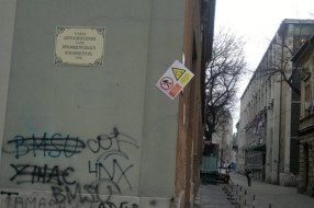 Znak upozorenja o opasnosti oko Muzičke škole