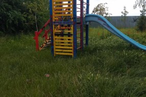 Zapušteno igralište u Malom Bajmoku