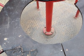 Zapušteno igralište u Malom Bajmoku