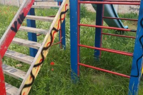Zapušteno igralište u Malom Bajmoku