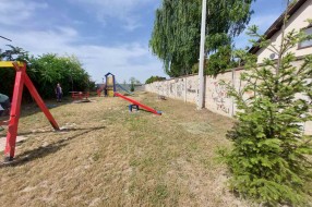 Zapušteno igralište u Malom Bajmoku