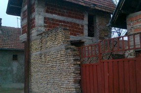 Čardak ni na nebu ni na zemlji