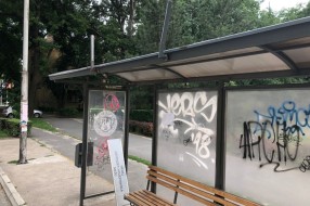 Potrebna intervencija na autobuskom stajalištu