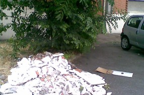 Ostavljen šut na parkingu!