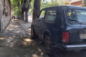 Nepregledna raskrsnica (ulica Nikole Kujundžića i Preradovićeva)