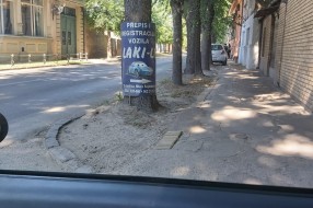Nepregledna raskrsnica (ulica Nikole Kujundžića i Preradovićeva)