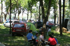 Kampovanje na zelenoj površini (1. maj - Palić)