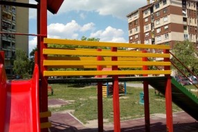Igralište iza belih zgrada na Prozivci