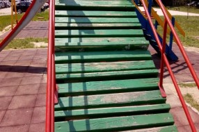 Igralište iza belih zgrada na Prozivci