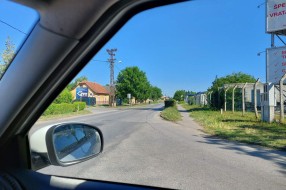 Nepregledna raskrsnica Magnetna polja i Đorđa Natoševića zbog živice