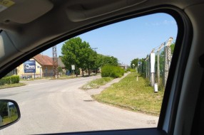 Nepregledna raskrsnica Magnetna polja i Đorđa Natoševića zbog živice