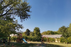Nedostaje malo hladovine na dečjem igralištu u Dudovoj šumi