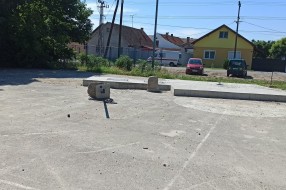 Zapušteno dečje igralište u Gatu