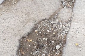 Rupa na raskrsnici ulica Mačvanska i Lajoša Husveta