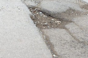 Rupa na raskrsnici ulica Mačvanska i Lajoša Husveta
