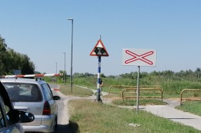 Neispravna signalizacija na pružnom prelazu prema Kelebiji