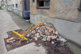 Ogromno oštećenje trotoara u Ulici Sonje Marinković