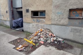 Ogromno oštećenje trotoara u Ulici Sonje Marinković