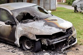 Zapaljeni automobili - Teslino (problematično) naselje