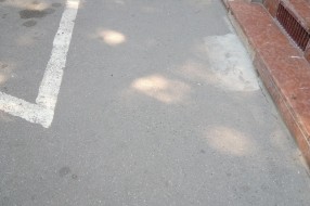 Horizontalne oznake na parking mestima (dovode u zabludu)