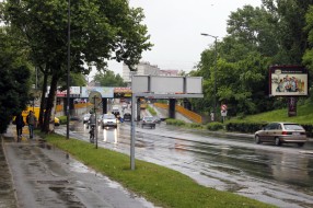 Reklamna tabla ispred zatvora