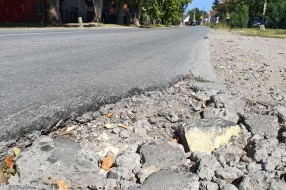 Oštećenje na vozilima zbog rupa na asfaltu (između Peštanske i Somborske pruge)