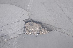 Rupe na glavnom putu na Makovoj sedmici
