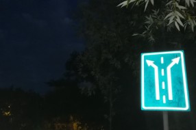 Neispravna sijalica na stubu javne rasvete u ulici Kizura Ištvana