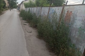 Kretanje pešaka u Ulici Jovana Mikića, posle Majšanskog mosta
