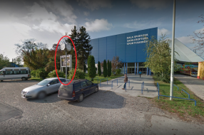 Izmeštanje sata ispred Hale sportova