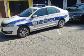 Nepropisno parkiranje naspram garaža u Kertvarošu