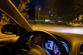 Drveće zaklanja vidljivost na raskrsnici (MZ "Ker")