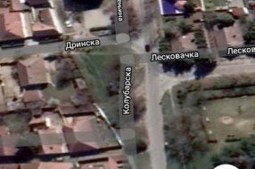 Drveće zaklanja vidljivost na raskrsnici (MZ "Ker")