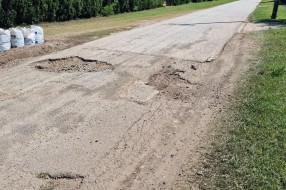Udarne rupe, uništen put u Vrnjačkoj ulici na Paliću