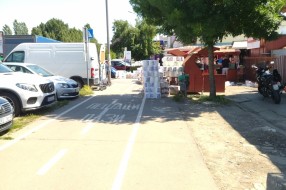 Neprohodna pešačka staza ispred buvljaka