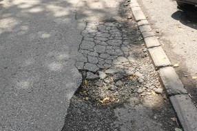 Udarne rupe u ulici Nikole Kujundžića