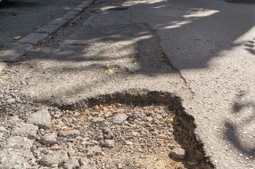 Udarne rupe u ulici Nikole Kujundžića