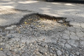 Udarne rupe u ulici Nikole Kujundžića