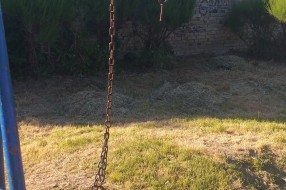 Igralište u Valjevskoj ulici se raspada