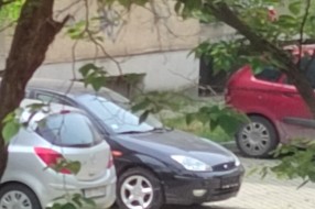 Neregistrovana i napuštena vozila na parkingu iza ulice Ištvana Kizura 11-13