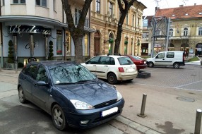Bahato parkiranje po (centru) grada