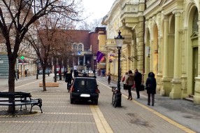 Bahato parkiranje po (centru) grada