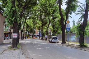 Saobraćajna signalizacija nakon izlaz sa parkinga Otvorenog univerziteta