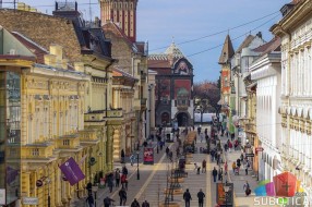 Bicikli i motori na Korzou, u pešačkoj zoni
