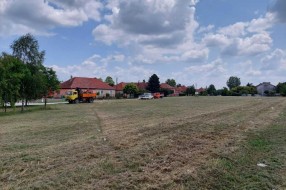 Košenje trave i korova na Teslinom naselju
