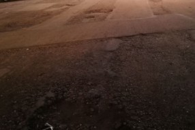 Udarne rupe na parkingu ispred Hale sportova