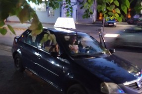 Parkiranje u zoni pešačkog prelaza blizu škole i prodavnice (ulica Mirka Bogovića)